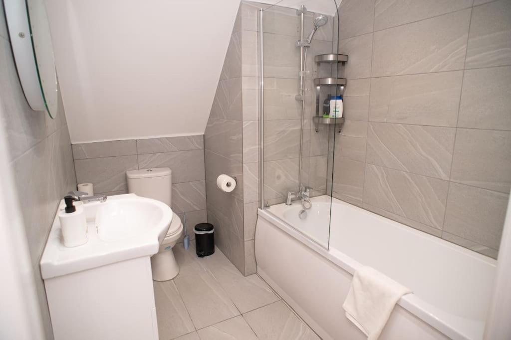 Rosey Lodge -1Bedroom Cousy Flat - Parking, Netflix, Wifi - Close To Blenheim Palace & Oxford - F5 Kidlington Dış mekan fotoğraf