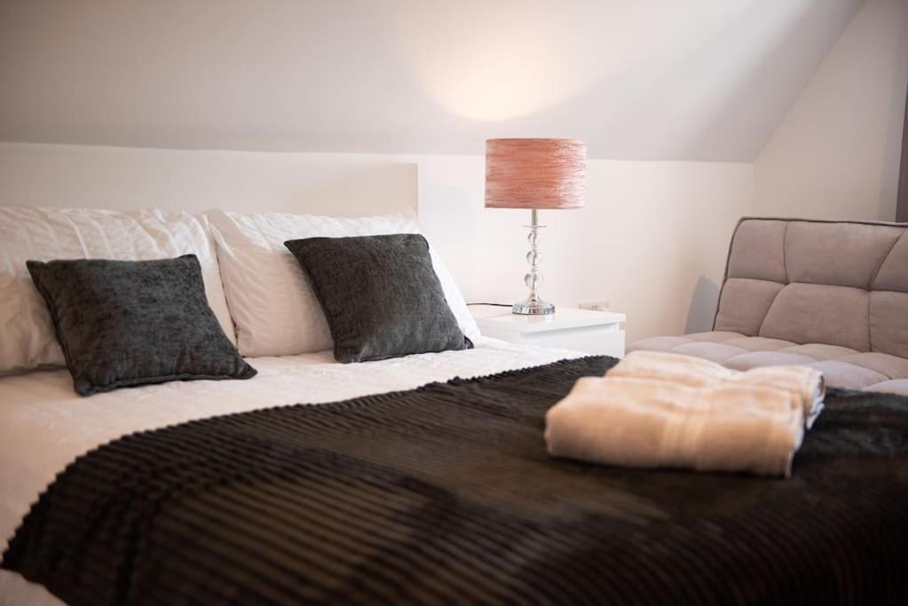 Rosey Lodge -1Bedroom Cousy Flat - Parking, Netflix, Wifi - Close To Blenheim Palace & Oxford - F5 Kidlington Dış mekan fotoğraf