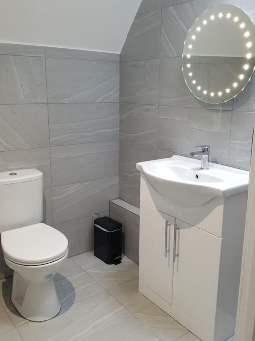 Rosey Lodge -1Bedroom Cousy Flat - Parking, Netflix, Wifi - Close To Blenheim Palace & Oxford - F5 Kidlington Dış mekan fotoğraf