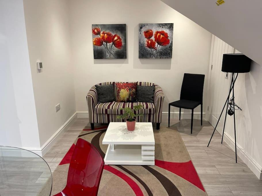 Rosey Lodge -1Bedroom Cousy Flat - Parking, Netflix, Wifi - Close To Blenheim Palace & Oxford - F5 Kidlington Dış mekan fotoğraf